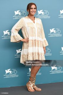 Hend Sabry feet photo thumbnail