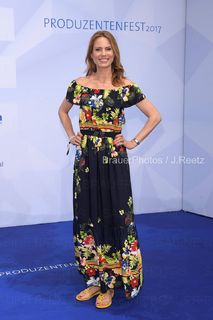 Hendrike Brenninkmeyer feet photo thumbnail