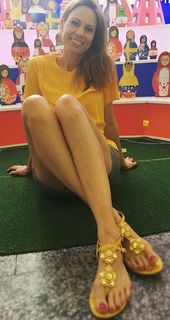 Hendrike Brenninkmeyer feet photo thumbnail