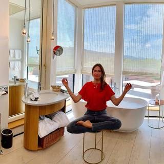 Hendrike Brenninkmeyer feet photo thumbnail