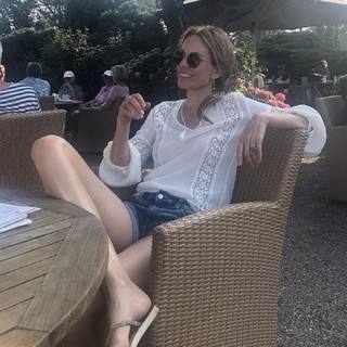 Hendrike Brenninkmeyer feet photo thumbnail