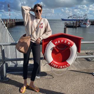 Hendrike Brenninkmeyer feet photo thumbnail