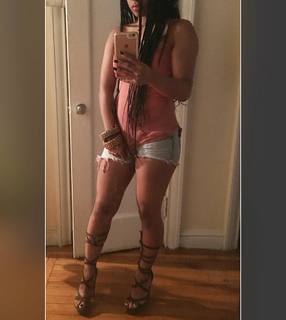 Hennessy Carolina feet photo 17