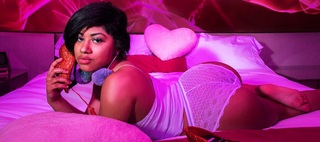 Hennessy Carolina feet photo 4