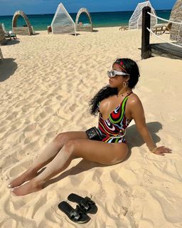 Hennessy Carolina feet photo 9