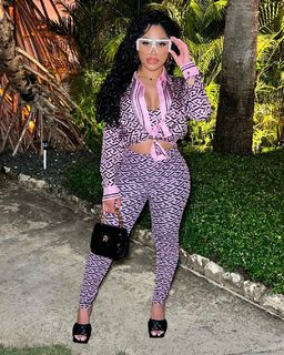 Hennessy Carolina feet photo 3