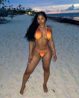 Hennessy Carolina feet photo 1