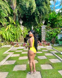 Hennessy Carolina feet photo 9
