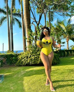 Hennessy Carolina feet photo 8