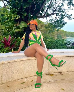 Hennessy Carolina feet photo 5