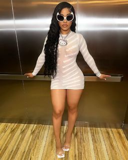 Hennessy Carolina feet photo 3