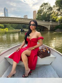 Hennessy Carolina feet photo 2