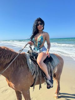 Hennessy Carolina feet photo 4