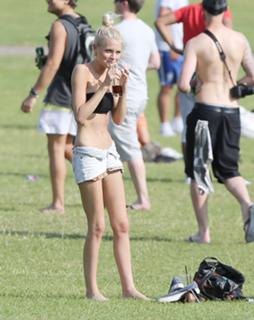 Hetti Bywater feet photo 19