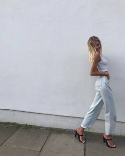 Hetti Bywater feet photo 14
