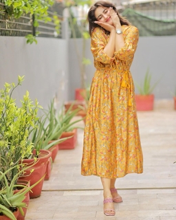 Hiba Bukhari feet photo 15