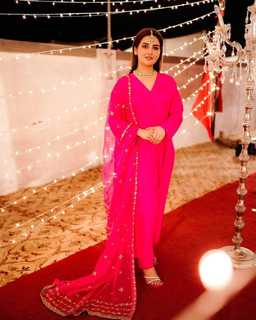 Hiba Bukhari feet photo 9