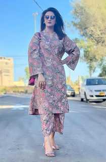 Hiba Bukhari feet photo 3