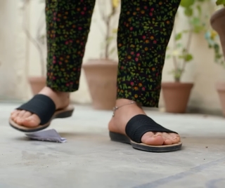Hiba Bukhari feet photo 15