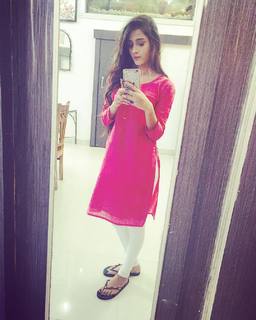 Hiba Nawab feet photo 20