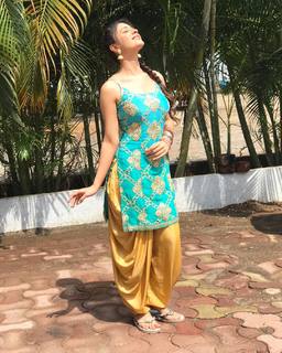 Hiba Nawab feet photo 14