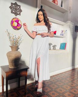 Hiba Nawab feet photo 14