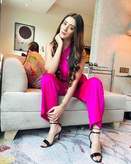 Hiba Nawab feet photo 11