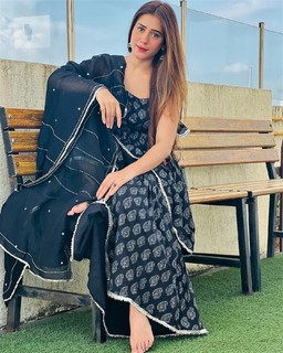 Hiba Nawab feet photo 1