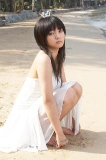Hikari Mitsushima feet photo 2