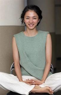 Hikari Mitsushima feet photo 17