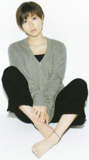 Hikaru Utada feet photo 5