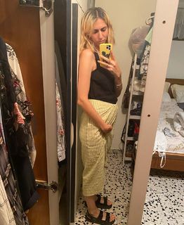 Hila Klein feet photo thumbnail