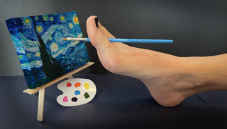 Hila Klein feet photo thumbnail