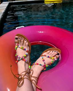 Hila Klein feet photo thumbnail