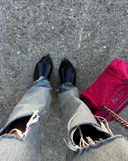 Hila Klein feet photo thumbnail