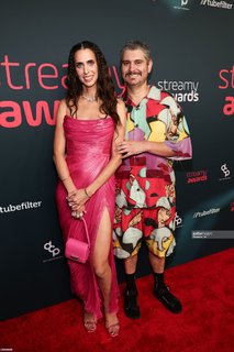 Hila Klein feet photo thumbnail