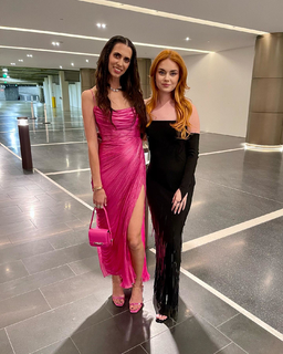 Hila Klein feet photo thumbnail