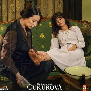 Hilal Altinbilek feet photo thumbnail