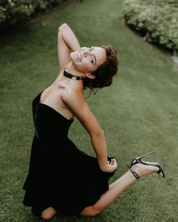 Hilal Altinbilek feet photo thumbnail