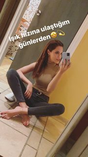 Hilal Altinbilek feet photo thumbnail