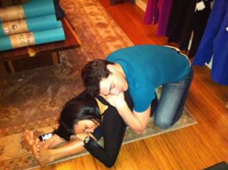 Hilaria Baldwin feet photo thumbnail