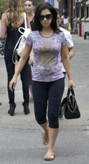 Hilaria Baldwin feet photo thumbnail