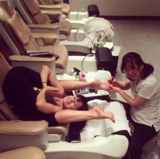 Hilaria Baldwin feet photo thumbnail