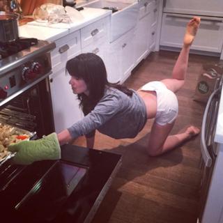 Hilaria Baldwin feet photo thumbnail