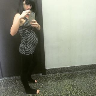 Hilaria Baldwin feet photo thumbnail