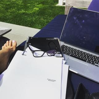 Hilaria Baldwin feet photo thumbnail