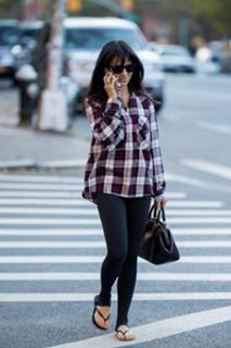 Hilaria Baldwin feet photo thumbnail