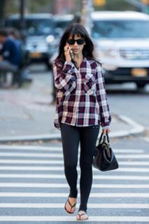 Hilaria Baldwin feet photo thumbnail