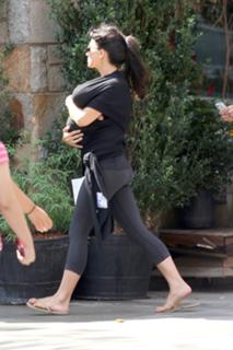 Hilaria Baldwin feet photo thumbnail