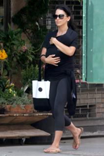 Hilaria Baldwin feet photo thumbnail